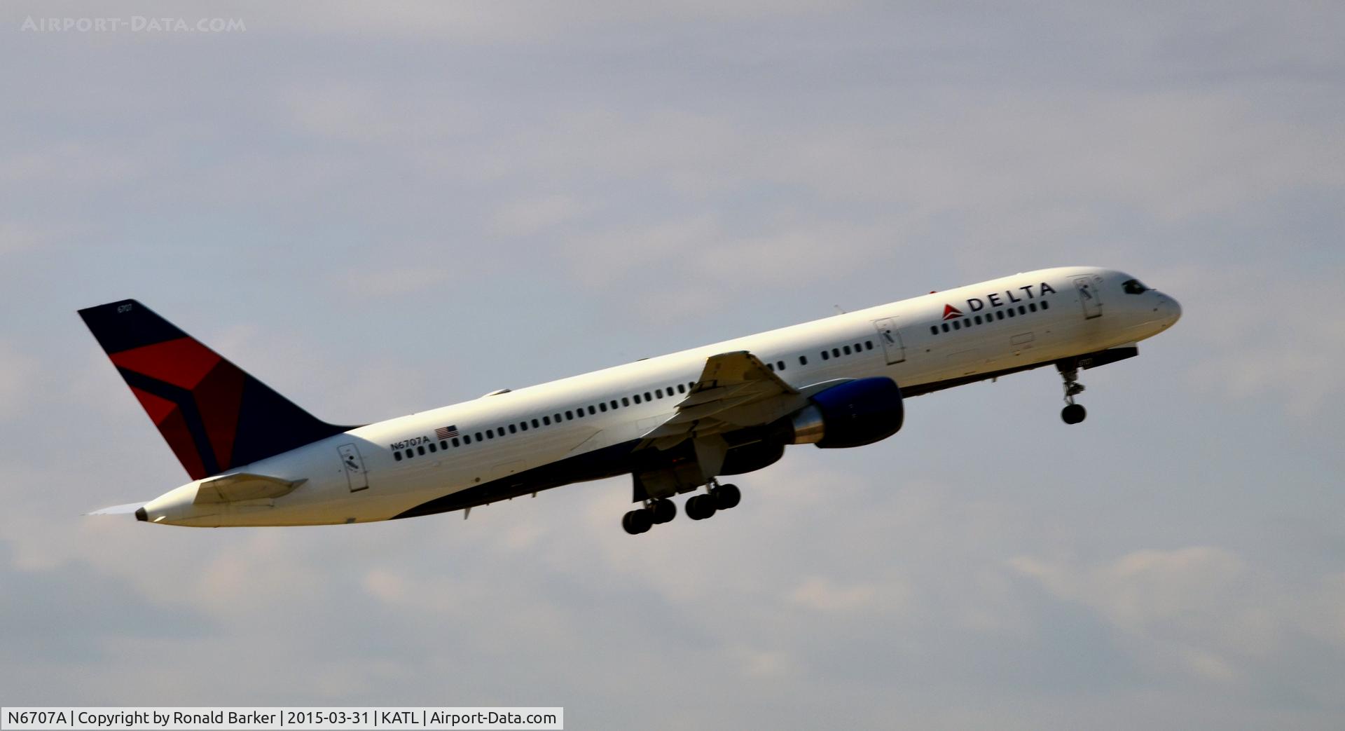 N6707A, 2000 Boeing 757-232 C/N 30395, Takeoff Atlanta