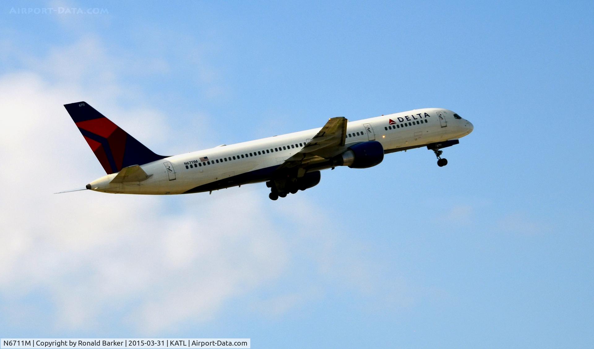 N6711M, 2000 Boeing 757-232 C/N 30483, Takeoff Atlnata