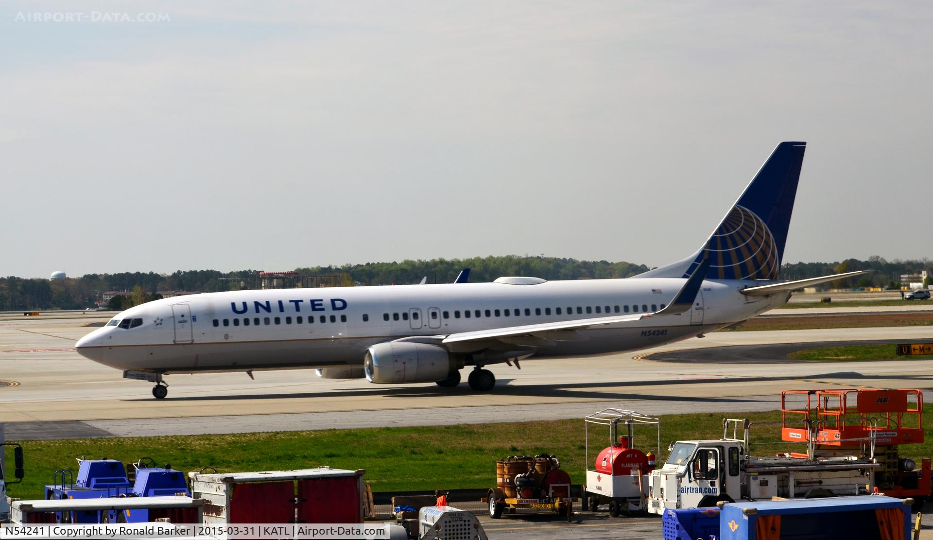 N54241, 1999 Boeing 737-824 C/N 28953, Taxi Atlanta