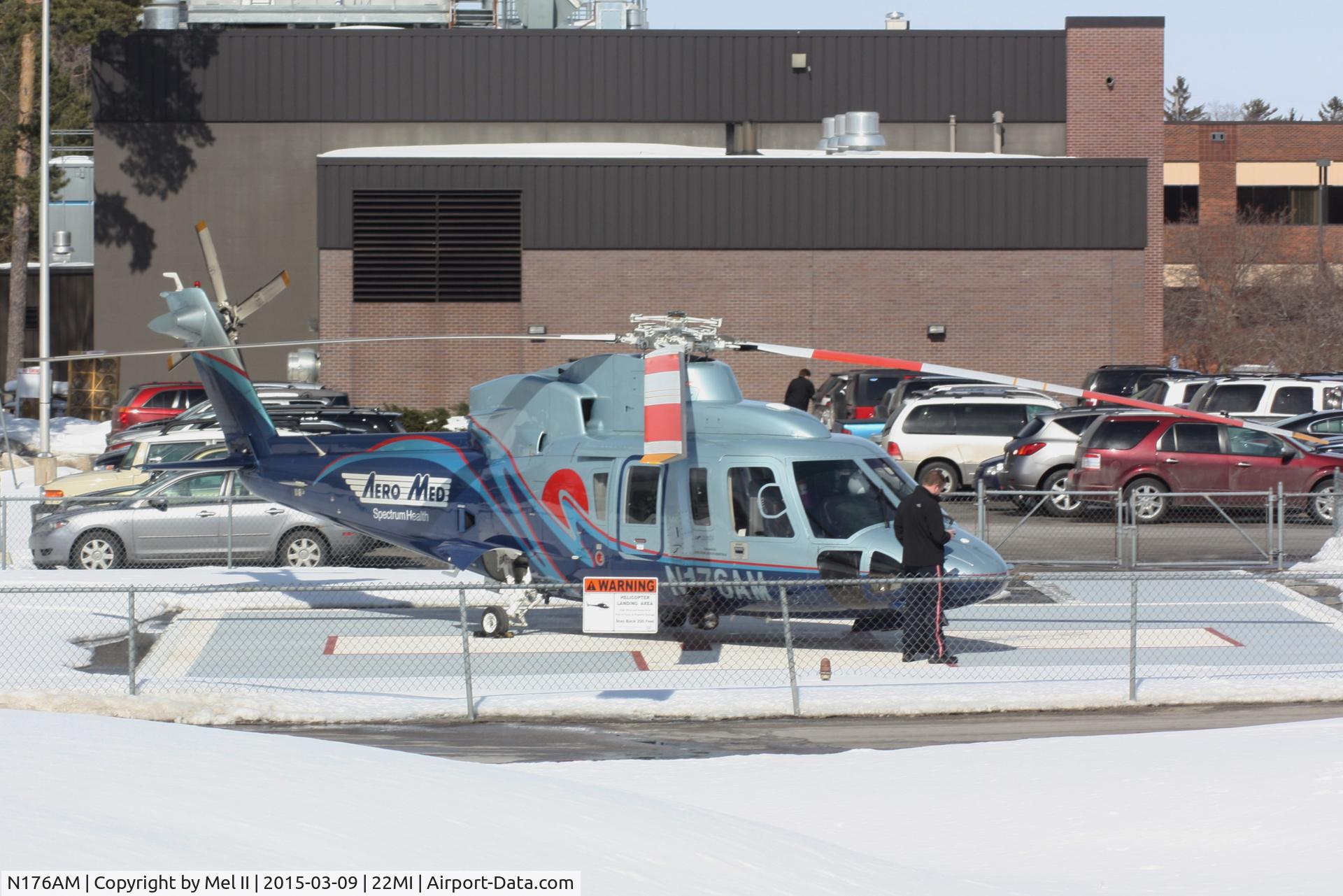 N176AM, 2007 Sikorsky S-76C C/N 760665, Parked