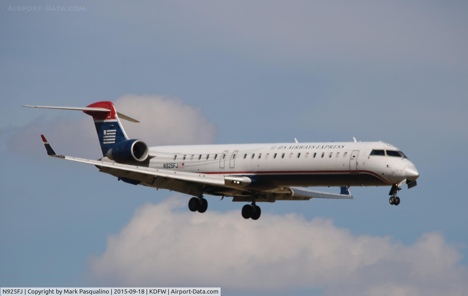 N925FJ, 2004 Bombardier CRJ-900ER (CL-600-2D24) C/N 15025, CL600-2D24