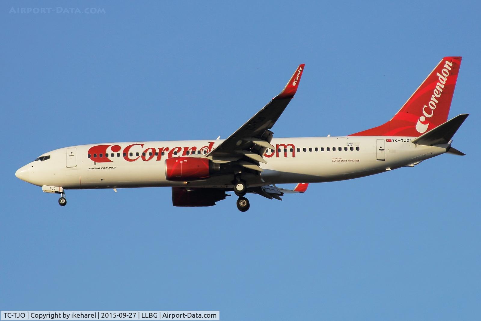 TC-TJO, 2006 Boeing 737-86N C/N 34253, Flight from Antalya, Turkey, afternoon landing on runway 30.