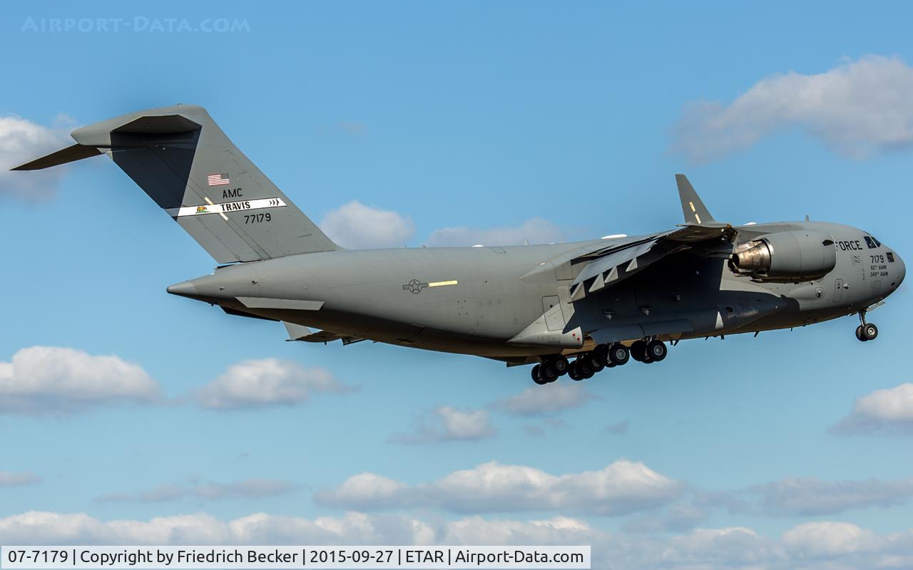 07-7179, 2007 Boeing C-17A Globemaster III C/N P-179, on final RW08