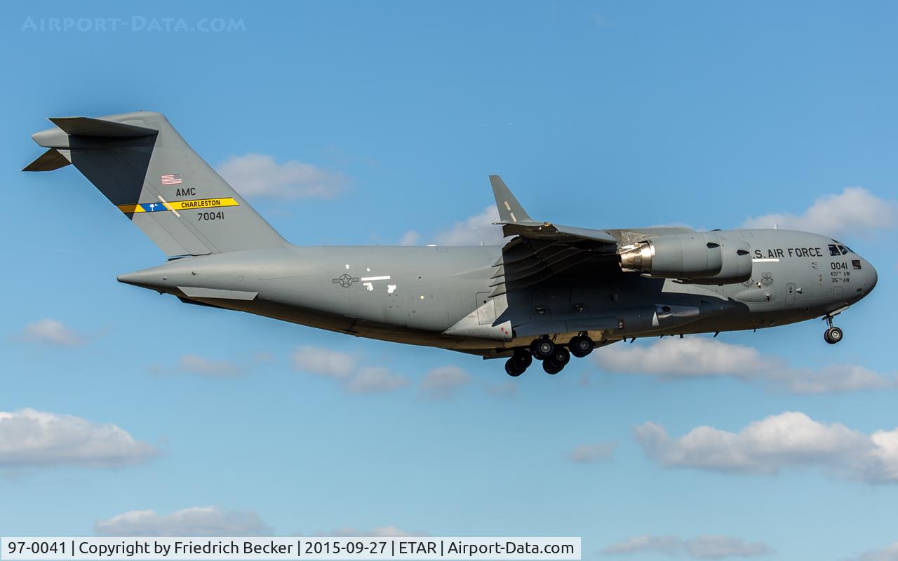 97-0041, 1997 Boeing C-17A Globemaster III C/N 50045/P-41, on final RW08