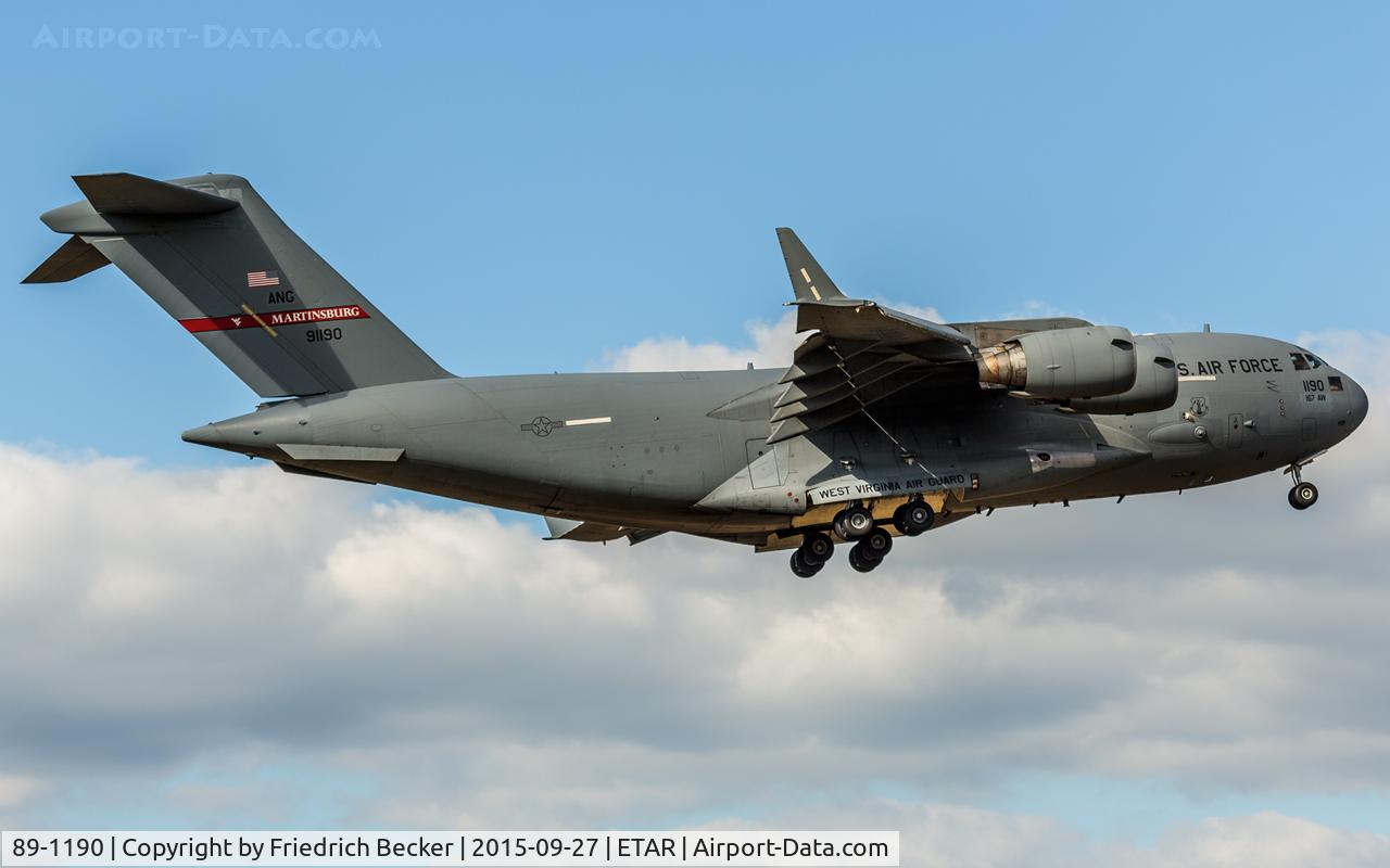 89-1190, 1993 McDonnell Douglas C-17A Globemaster III C/N 50008/F007/P4, on final RW08