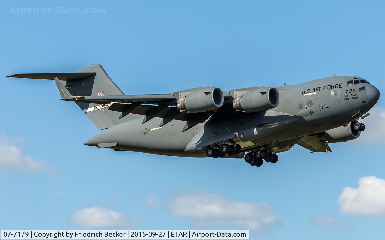 07-7179, 2007 Boeing C-17A Globemaster III C/N P-179, on final RW08