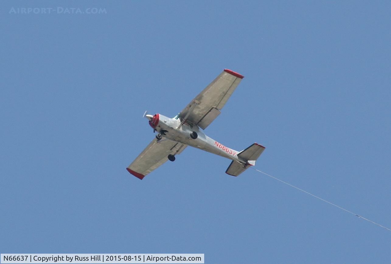 N66637, 1974 Cessna 150M C/N 15076172, Pulling advertising banner over Ferndale, MI