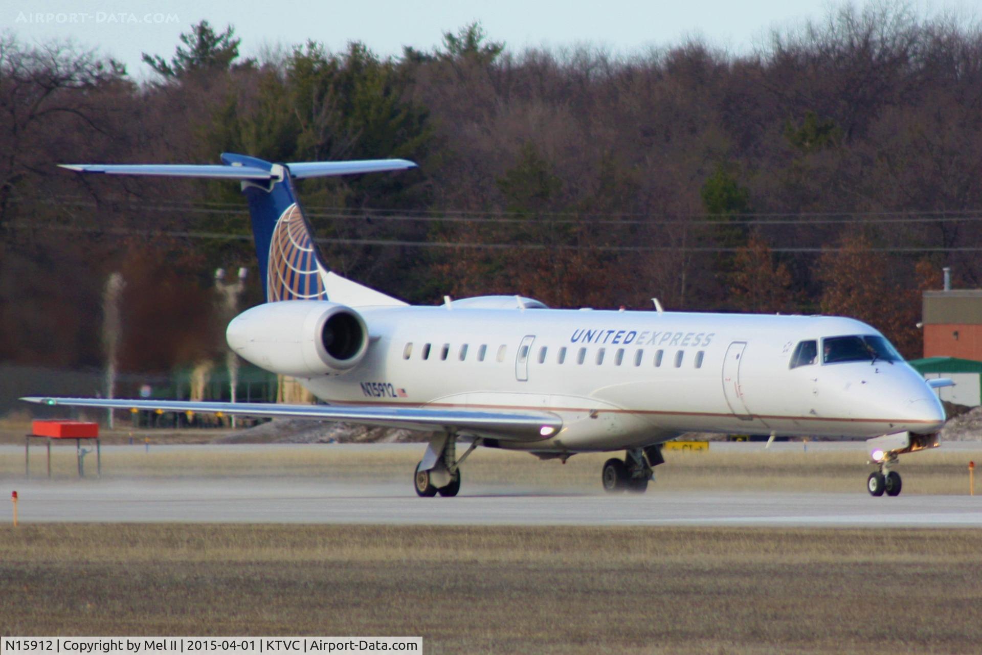 N15912, 2001 Embraer ERJ-145LR (EMB-145LR) C/N 145439, Departing RWY 18