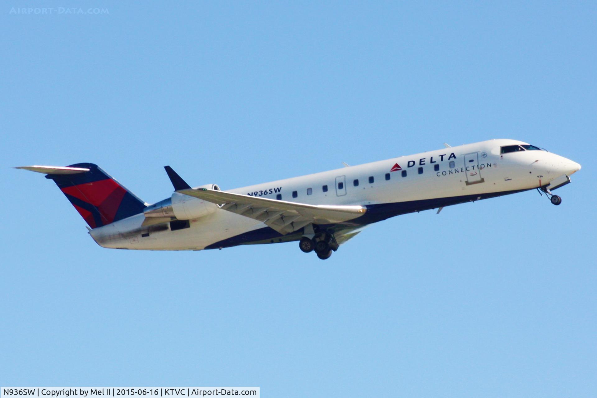 N936SW, 2002 Bombardier CRJ-200LR (CL-600-2B19) C/N 7726, Departing RWY 28