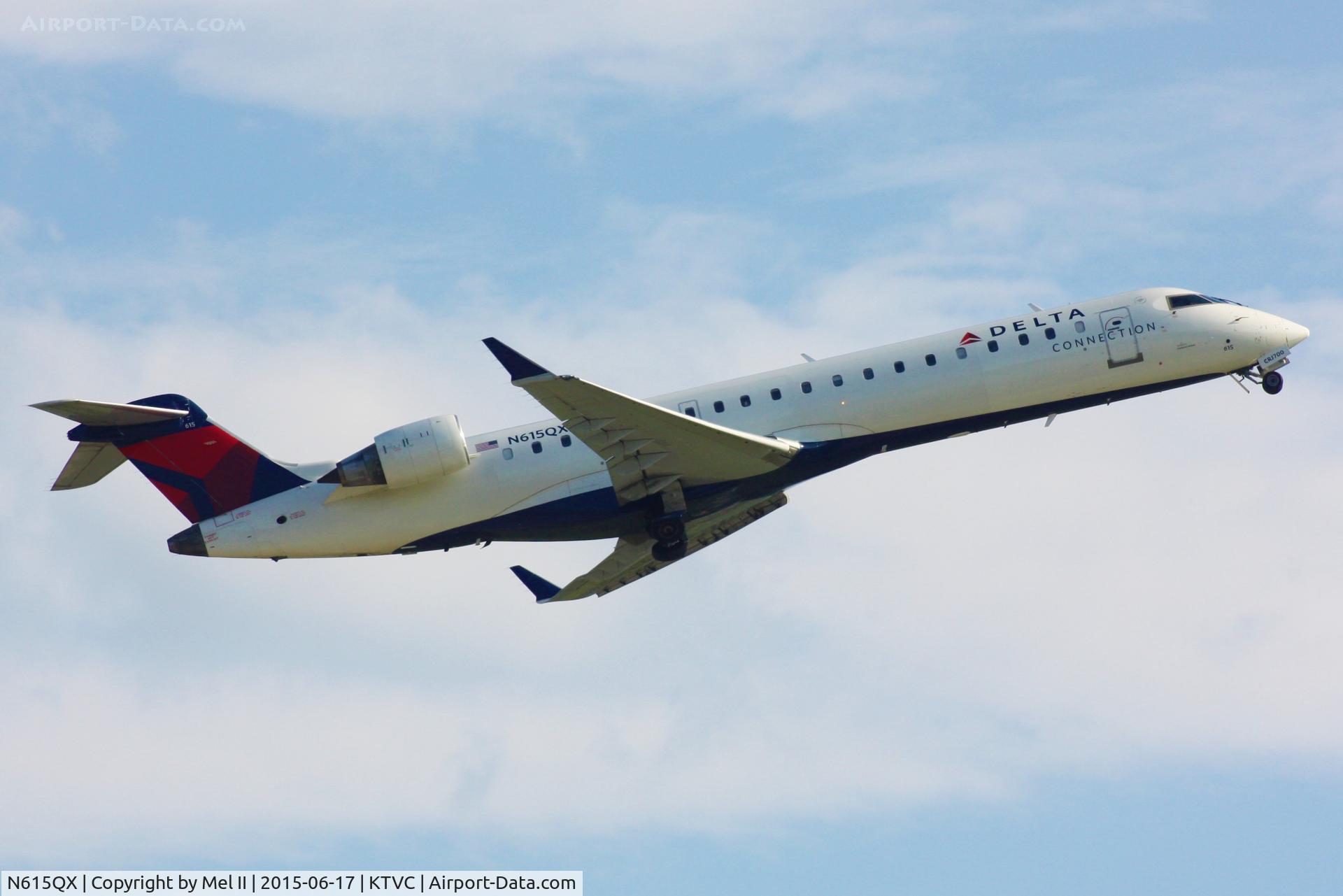 N615QX, 2002 Bombardier CRJ-701 (CL-600-2C10) Regional Jet C/N 10065, Departing RWY 28