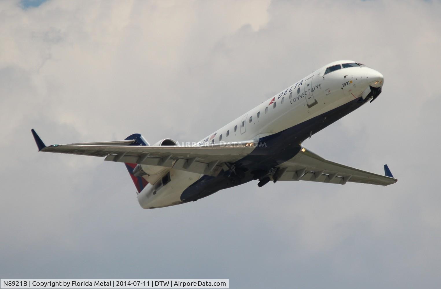 N8921B, 2004 Canadair CRJ-440 (CL-600-2B19) Regional Jet C/N 7921, Delta Connection CRJ-440