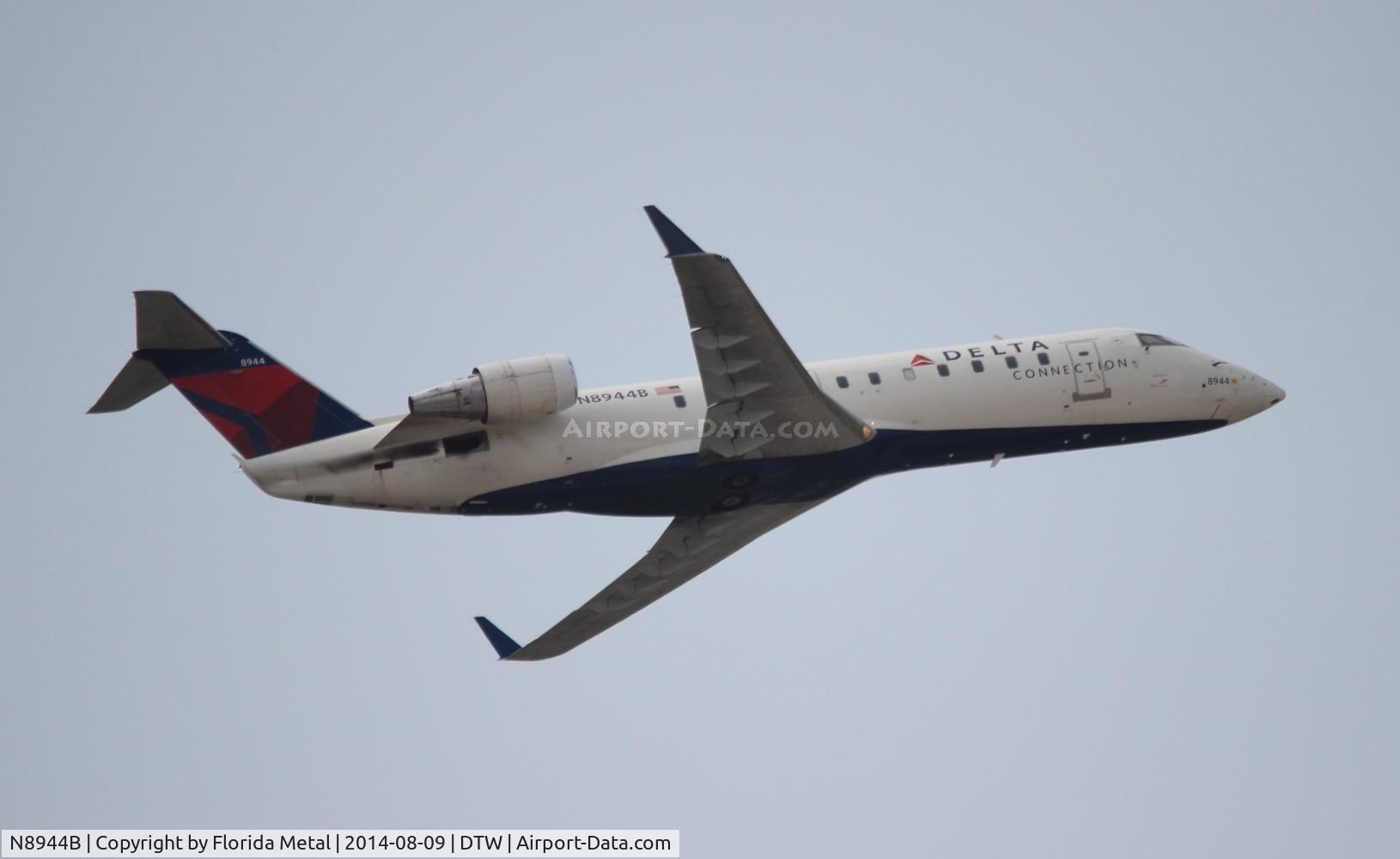 N8944B, 2004 Canadair CRJ-200 (CL-600-2B19) C/N 7944, Delta Connection