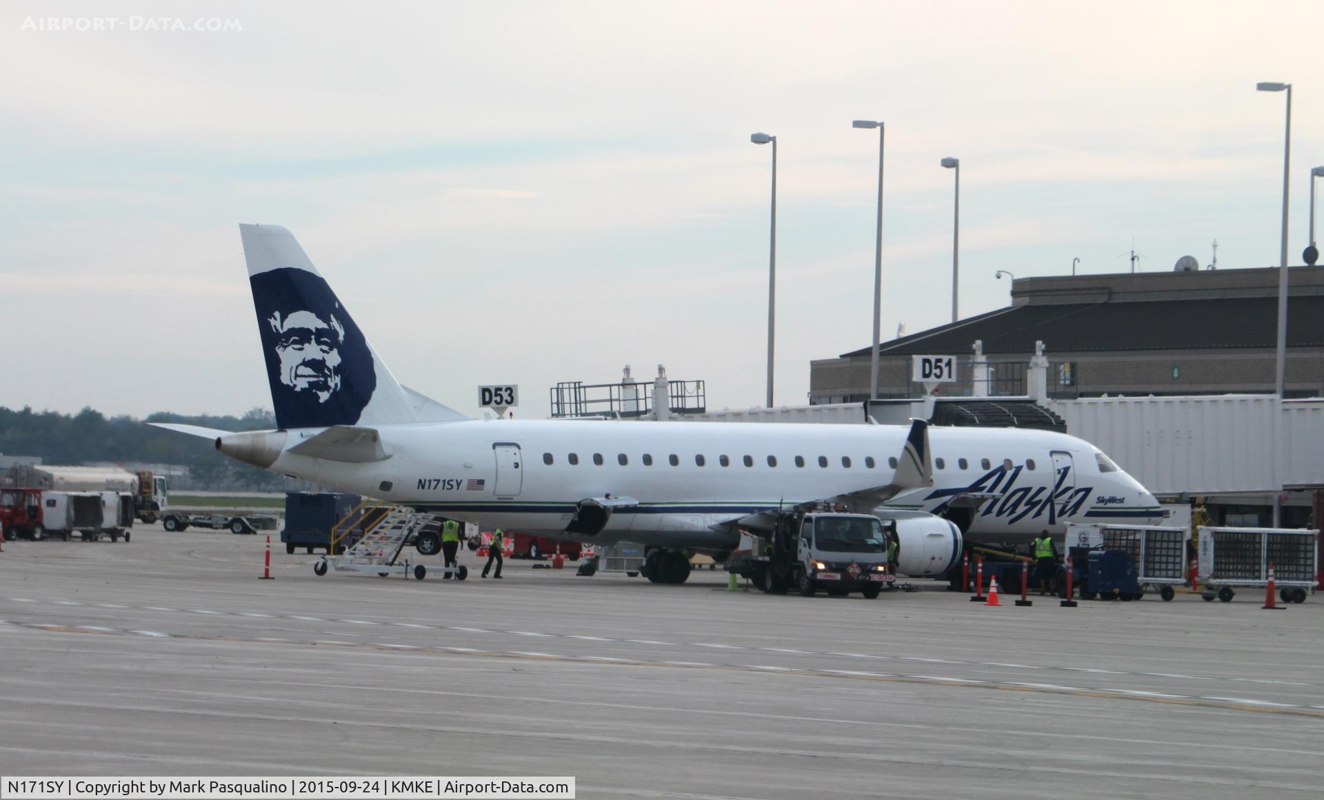 N171SY, 2015 Embraer 175LR (ERJ-170-200LR) C/N 17000485, ERJ 170-200 LR