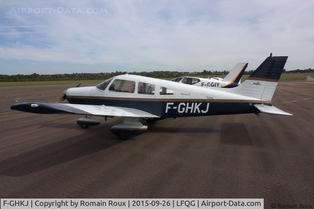 F-GHKJ, Piper PA-28-161 Warrior II C/N 28-8216061, Parked