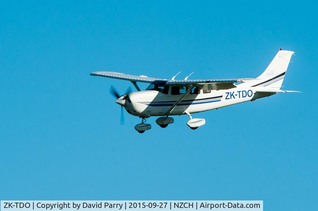 ZK-TDO, 2002 Cessna T206H Turbo Stationair C/N T20608358, I was out at NZCH to catch some airliners landing and caught this Cessna beauty. Never seen her around the area, so was glad to be in the right place as she flew past at about 200ft AGL on short finals for Grass 02.