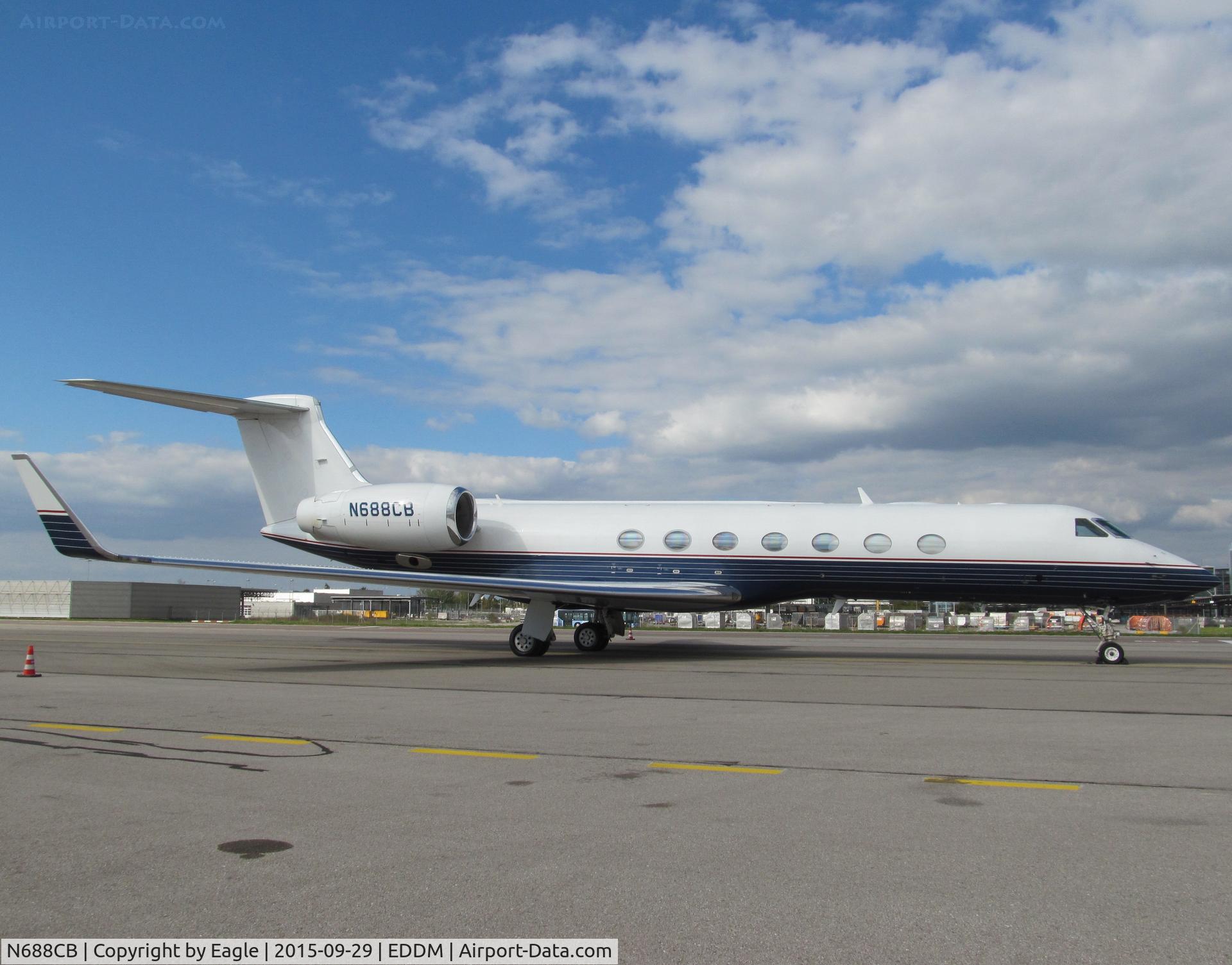 N688CB, 2007 Gulfstream Aerospace GV-SP (G550) C/N 5172, In the afternoon light