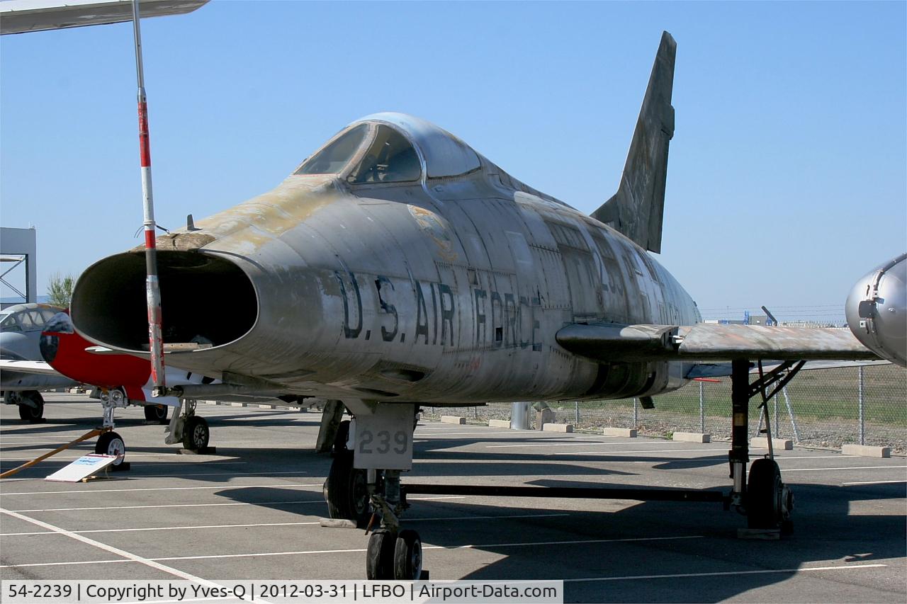54-2239, 1954 North American F-100D Super Sabre C/N 223-119, North American F-100D Super Sabre, Awaiting restoration, Preserved at Les Ailes Anciennes Museum, Toulouse-Blagnac (LFBO)