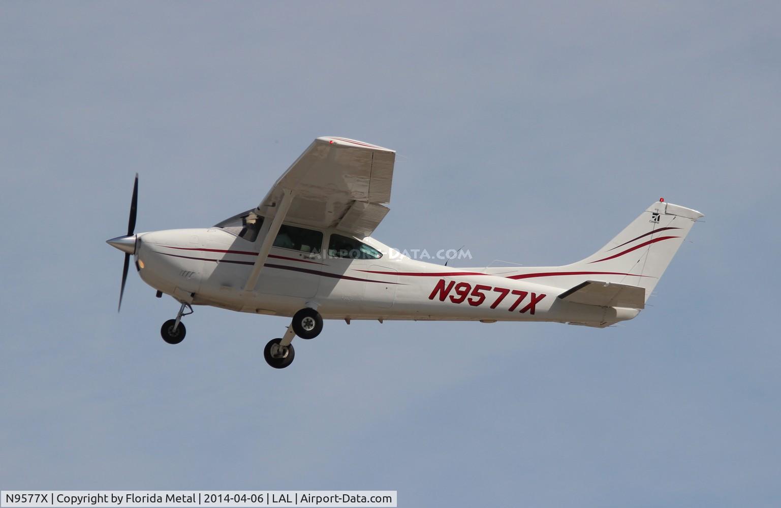N9577X, Cessna 182R Skylane C/N 18268560, Cessna 182R