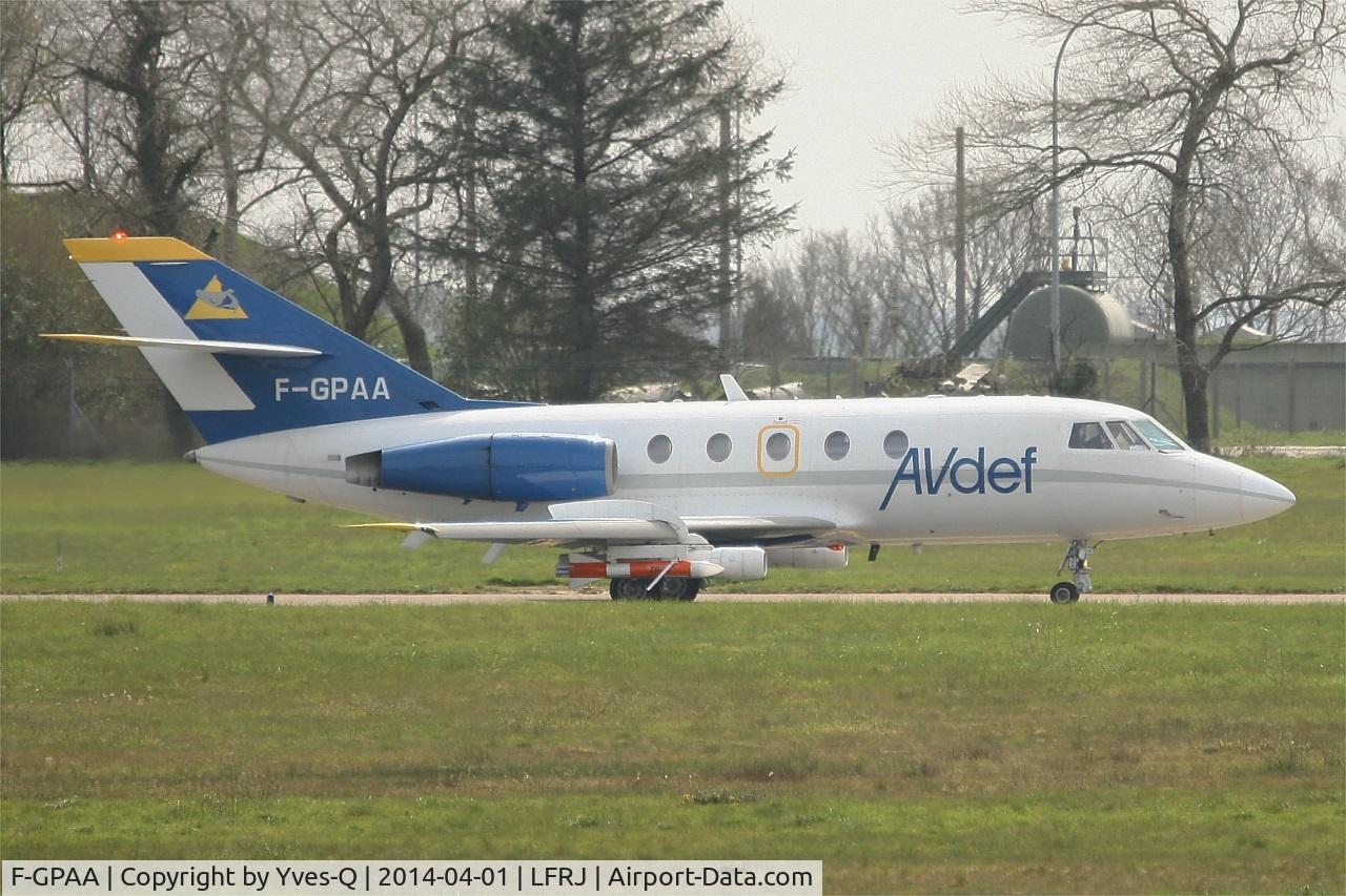 F-GPAA, 1967 Dassault Falcon (Mystere) 20C C/N 103, Dassault Falcon 20C, Taxiing to holding point Rwy 08, Landivisiau Naval Air Base (LFRJ)