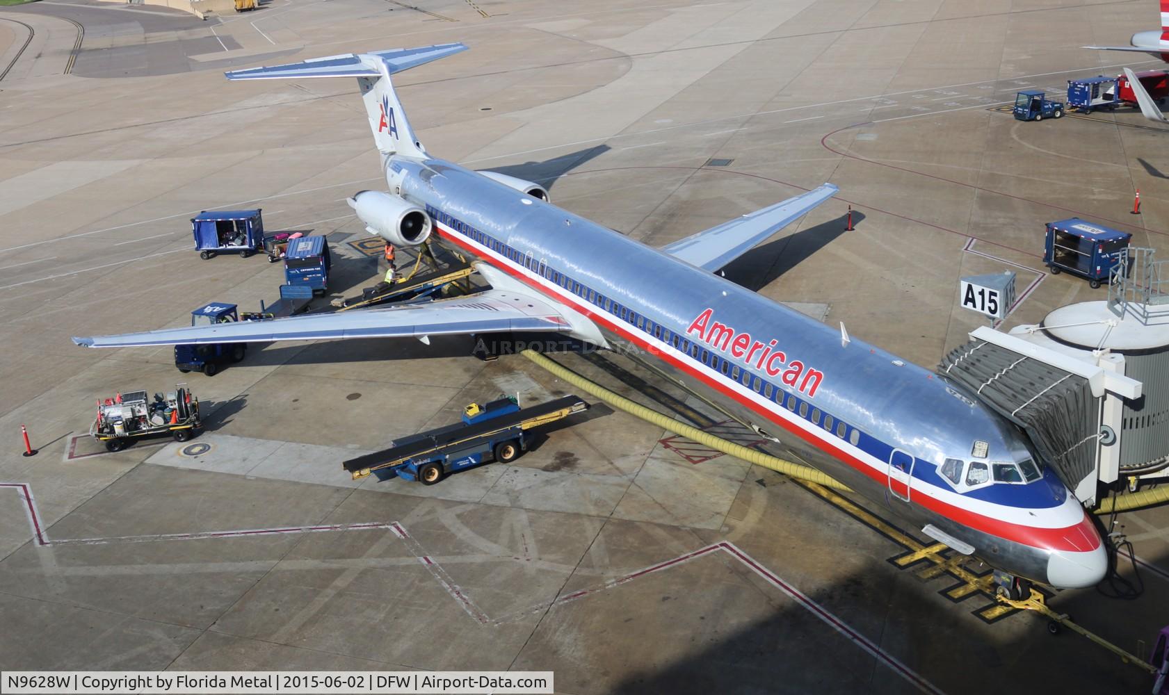 N9628W, 1998 McDonnell Douglas MD-83 (DC-9-83) C/N 53598, American