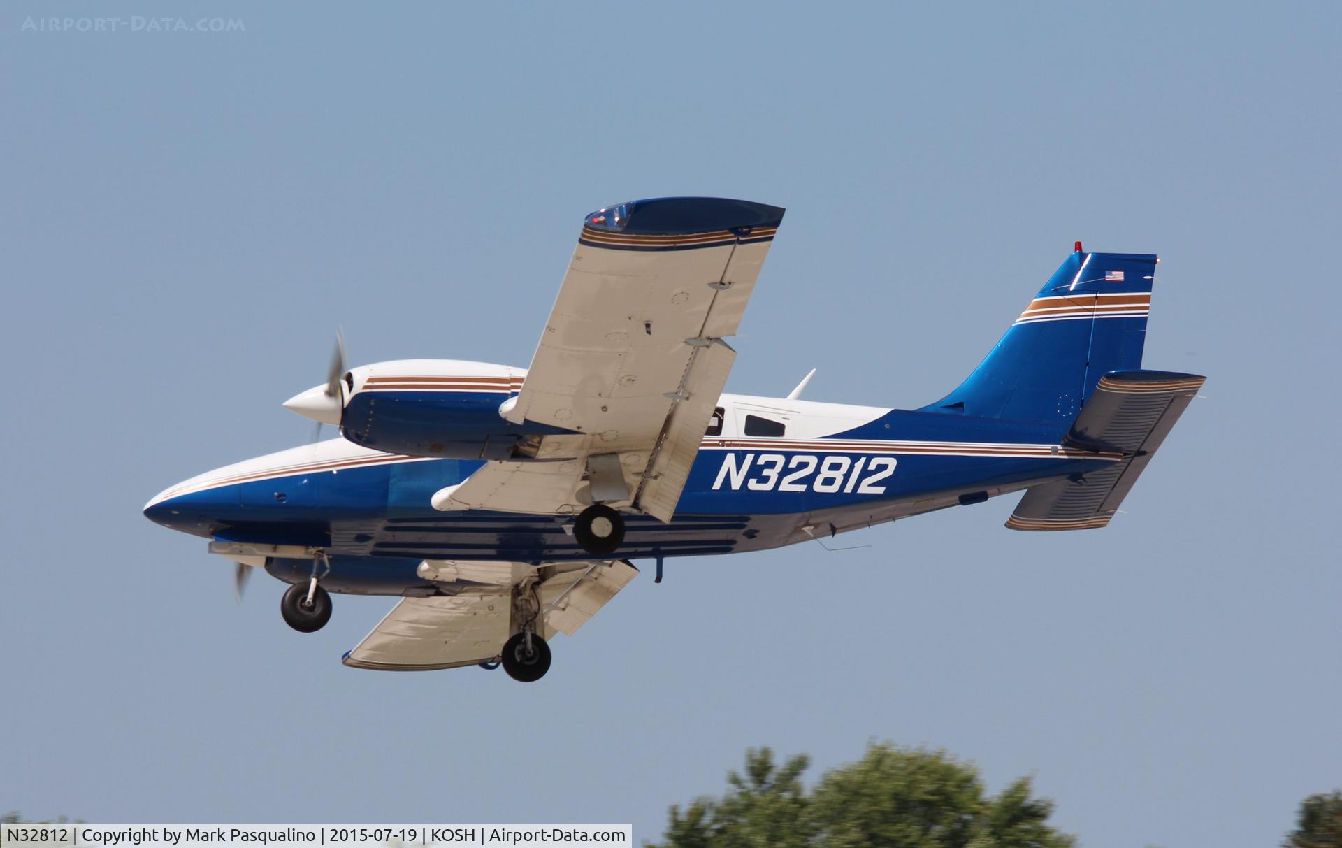 N32812, 1975 Piper PA-34-200T C/N 34-7570056, Piper PA-34-200T