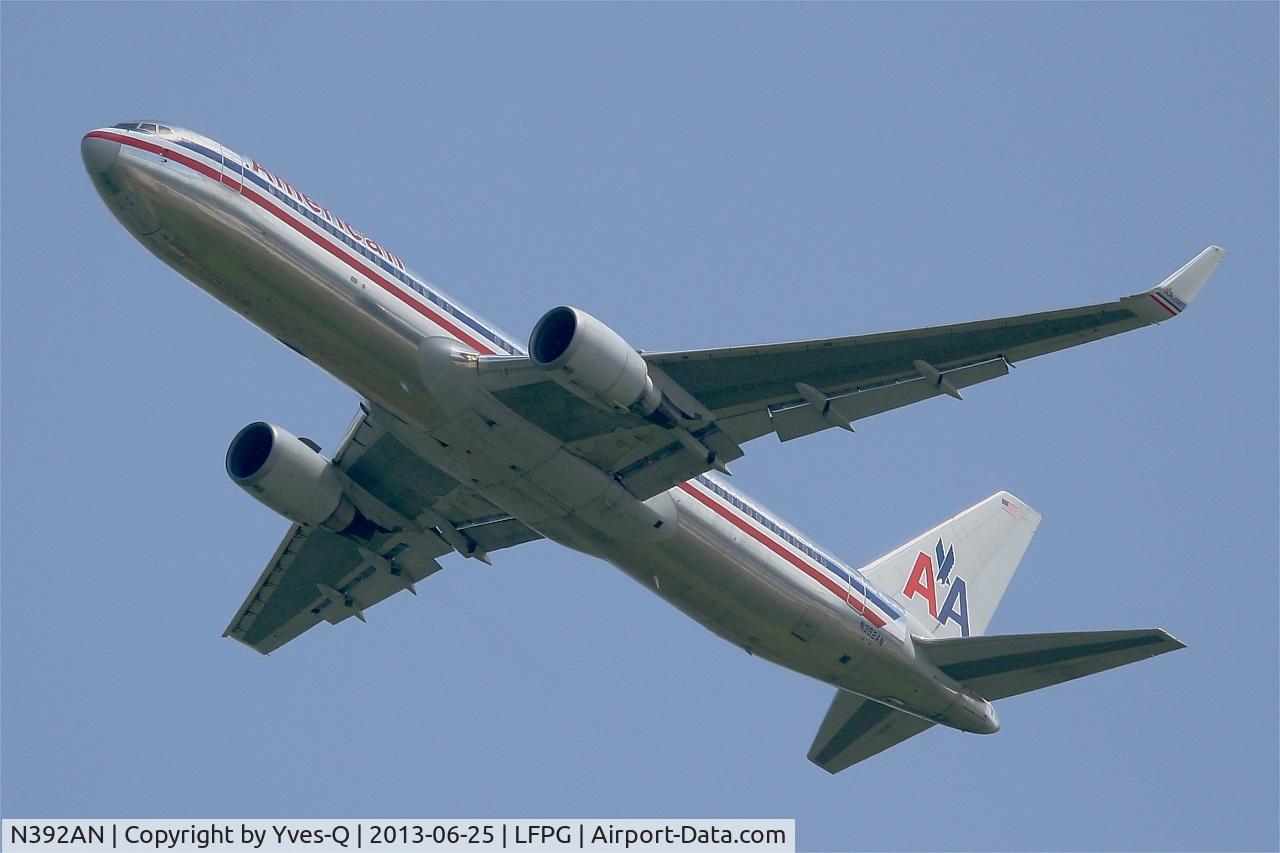 N392AN, 1998 Boeing 767-323 C/N 29429, Boing 767-323ER, Take off rwy 27L, Roissy Charles De Gaulle airport (LFPG-CDG)
