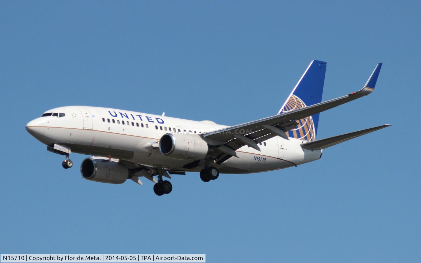 N15710, 1998 Boeing 737-724 C/N 28780, United 737-700
