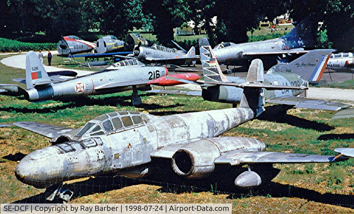 SE-DCF, 1953 Gloster Meteor TT.20 C/N AW5562, Gloster Meteor TT.20 [AW.5562] Savigny-les-Beaune~F 24/07/1998