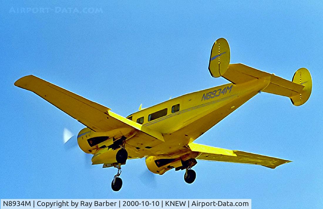 N8934M, 1964 Beech H-18 Tri-Gear C/N BA-664, Beech H.18S [BA-664] New Orleans-Lakefront ~N 10/10/2000