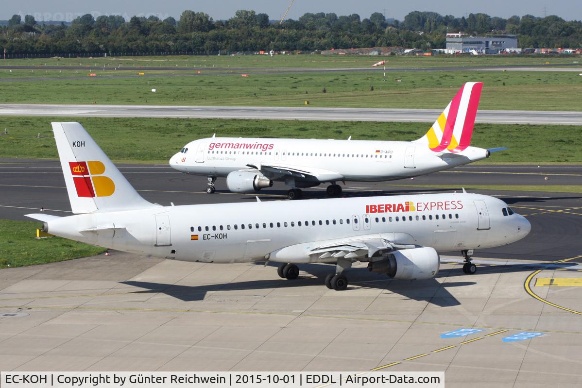EC-KOH, 2004 Airbus A320-214 C/N 2248, Taxiing with A-AIPU