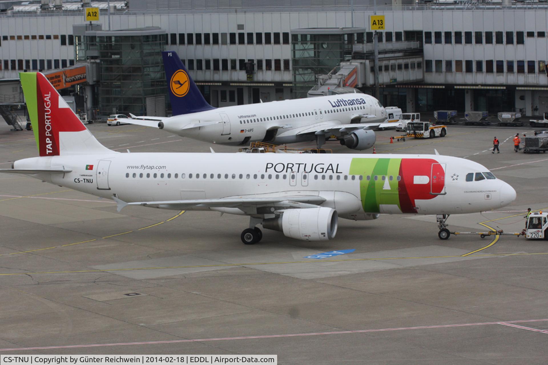 CS-TNU, 2009 Airbus A320-214 C/N 4106, At the terminal - pushed back from gate A13