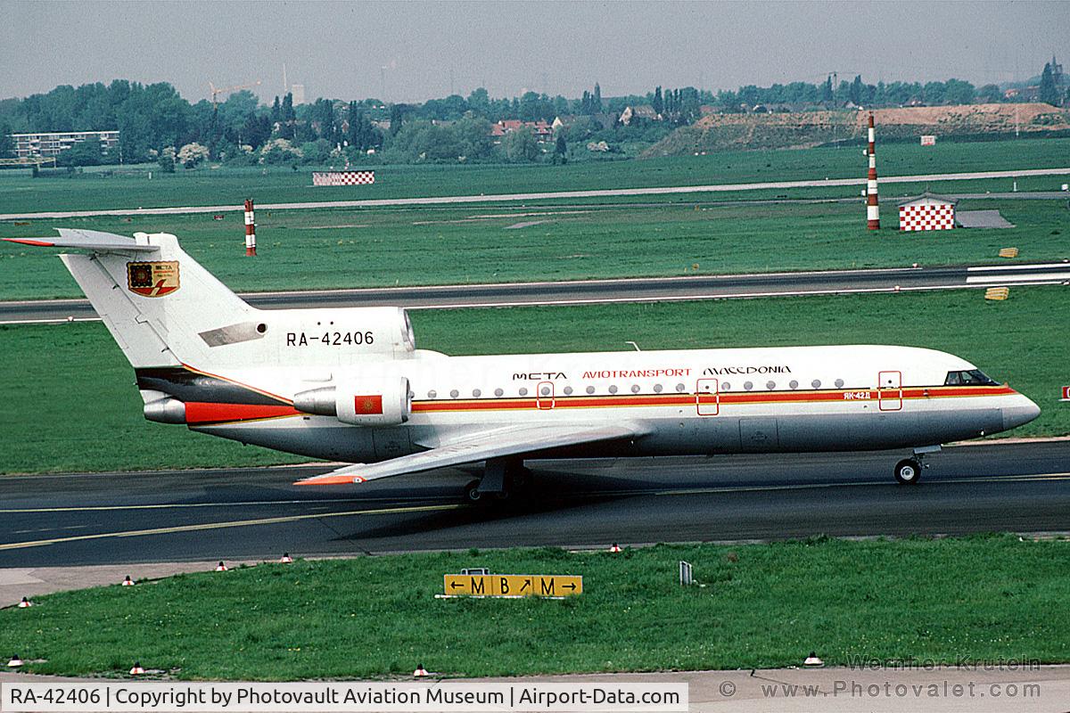 RA-42406, 1991 Yakovlev Yak-42D C/N 4520424116683, RA-42406 taxis for a  take-off