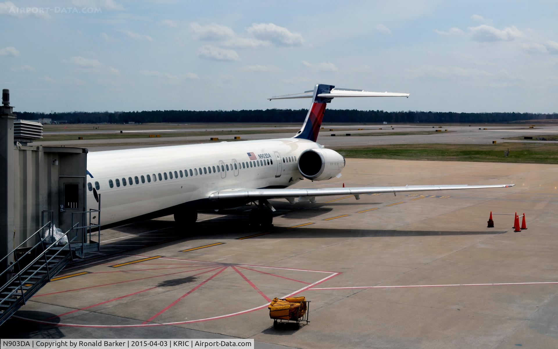N903DA, 1995 McDonnell Douglas MD-90-30 C/N 53383, Richmond