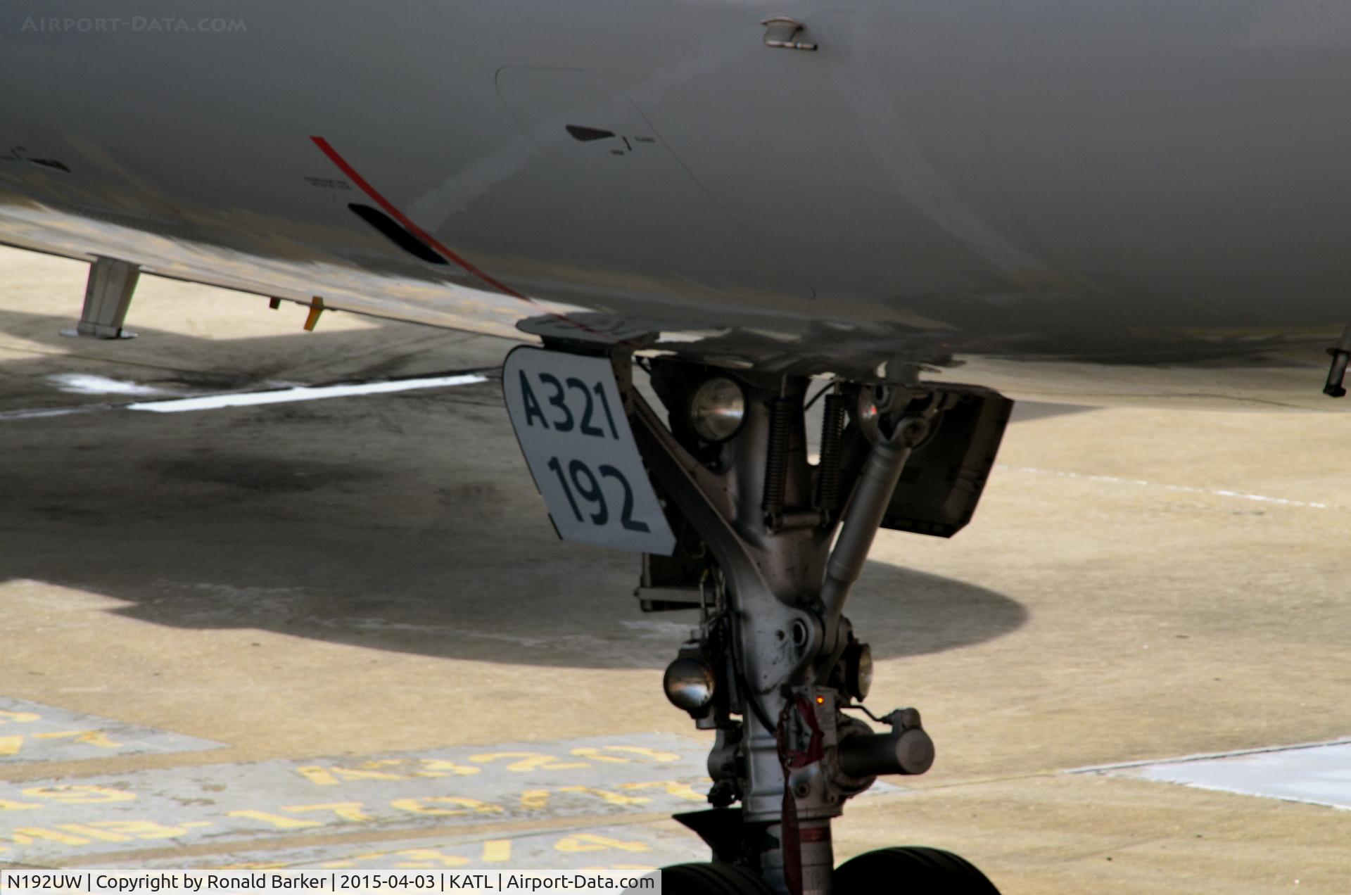 N192UW, 2001 Airbus A321-211 C/N 1496, Nose gear Atlanta