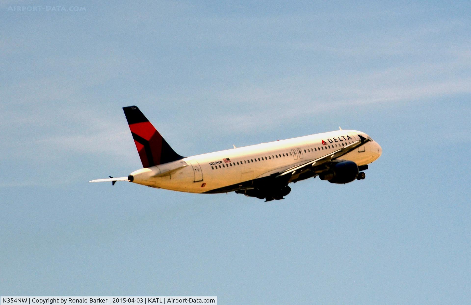 N354NW, 1998 Airbus A320-212 C/N 801, Takeoff Atlanta