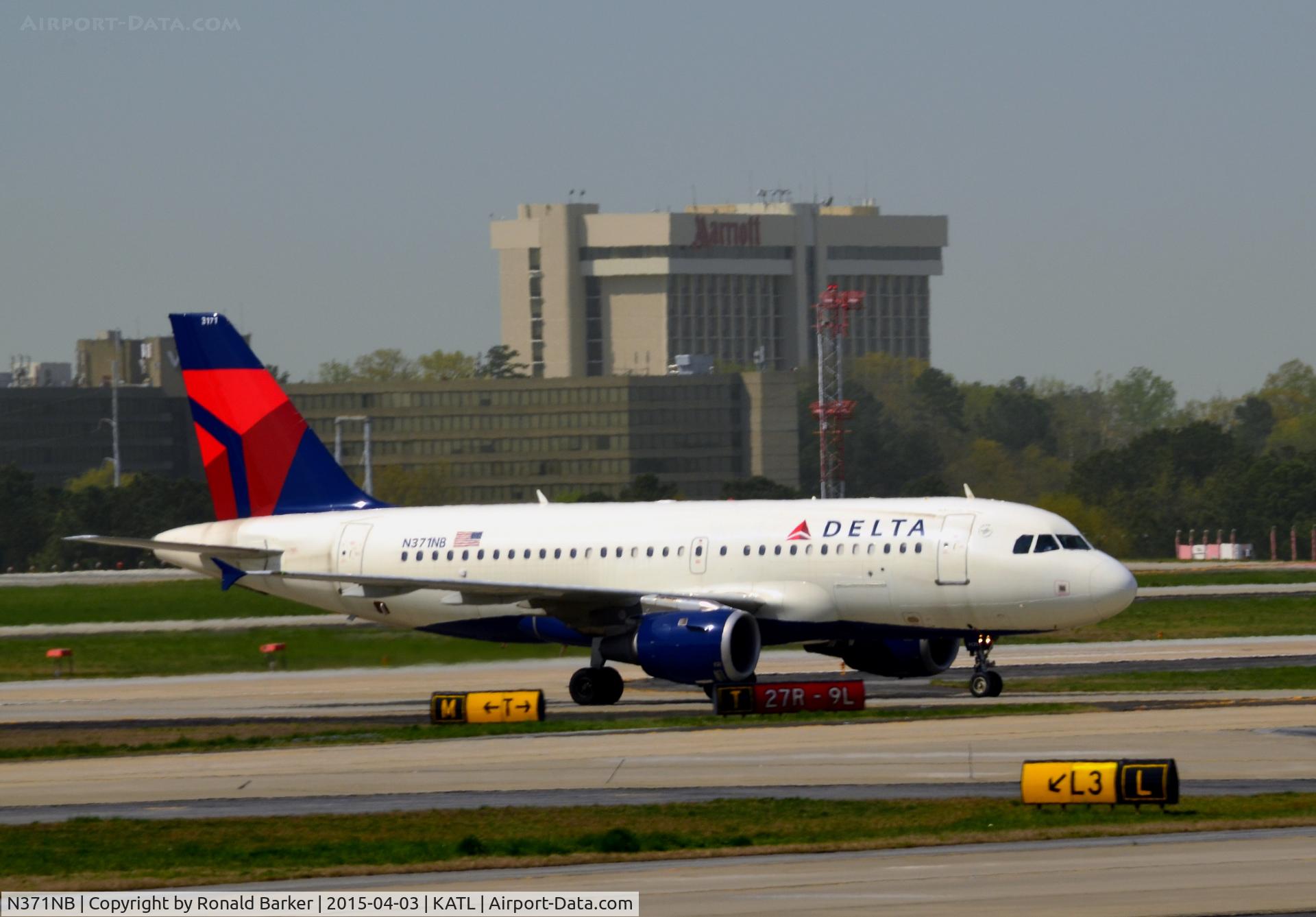 N371NB, 2003 Airbus A319-114 C/N 2095, Taxi Atlanta