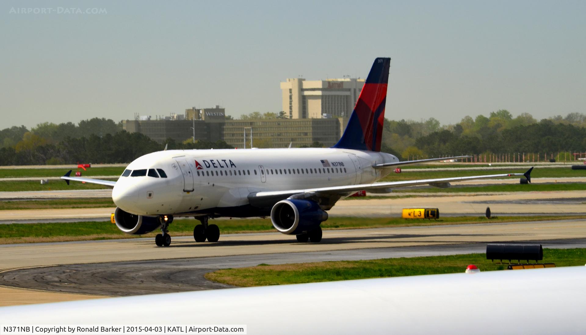 N371NB, 2003 Airbus A319-114 C/N 2095, Taxi Atlanta