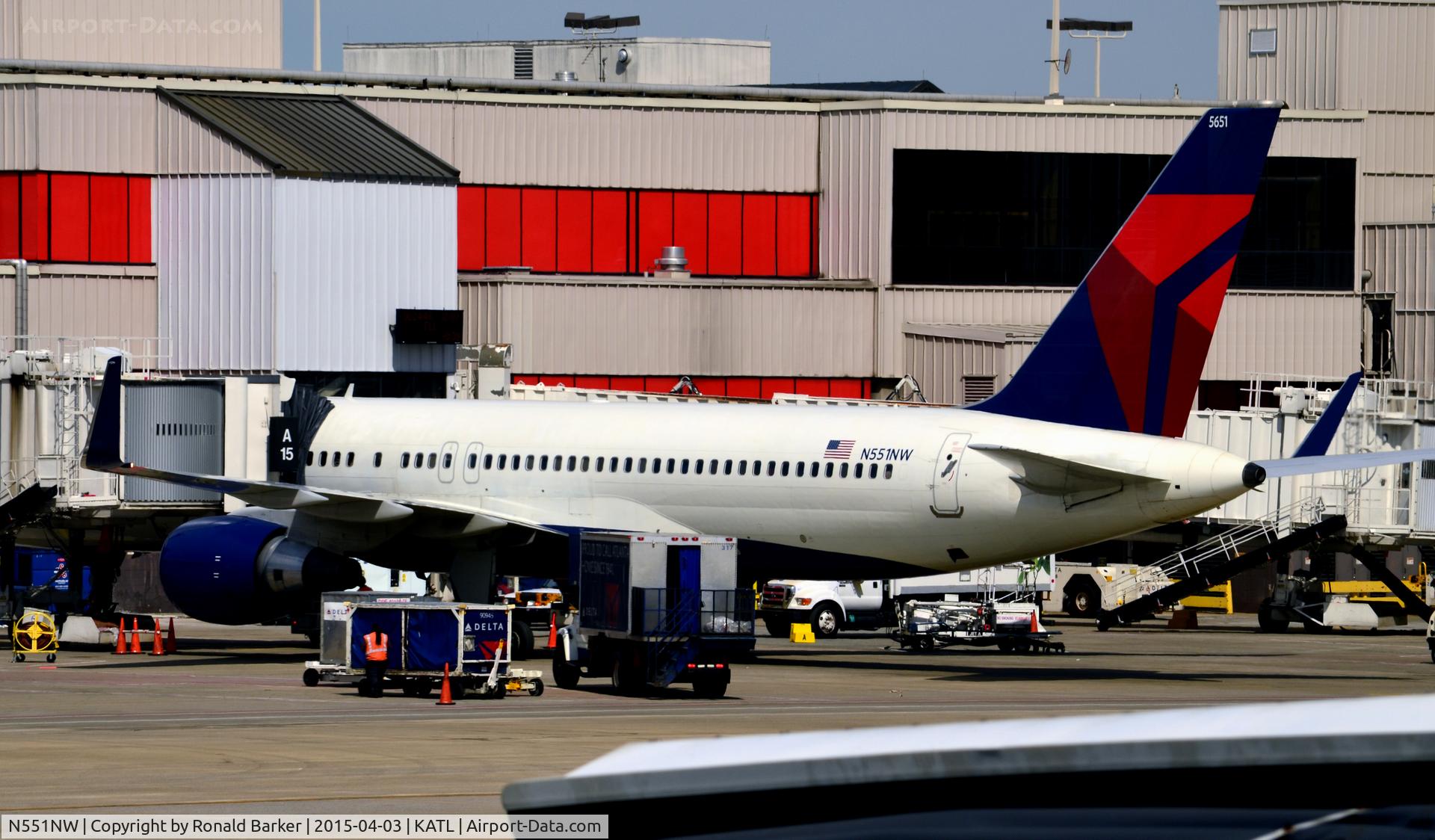 N551NW, 2001 Boeing 757-251 C/N 26498, Gate A15  Atlanta