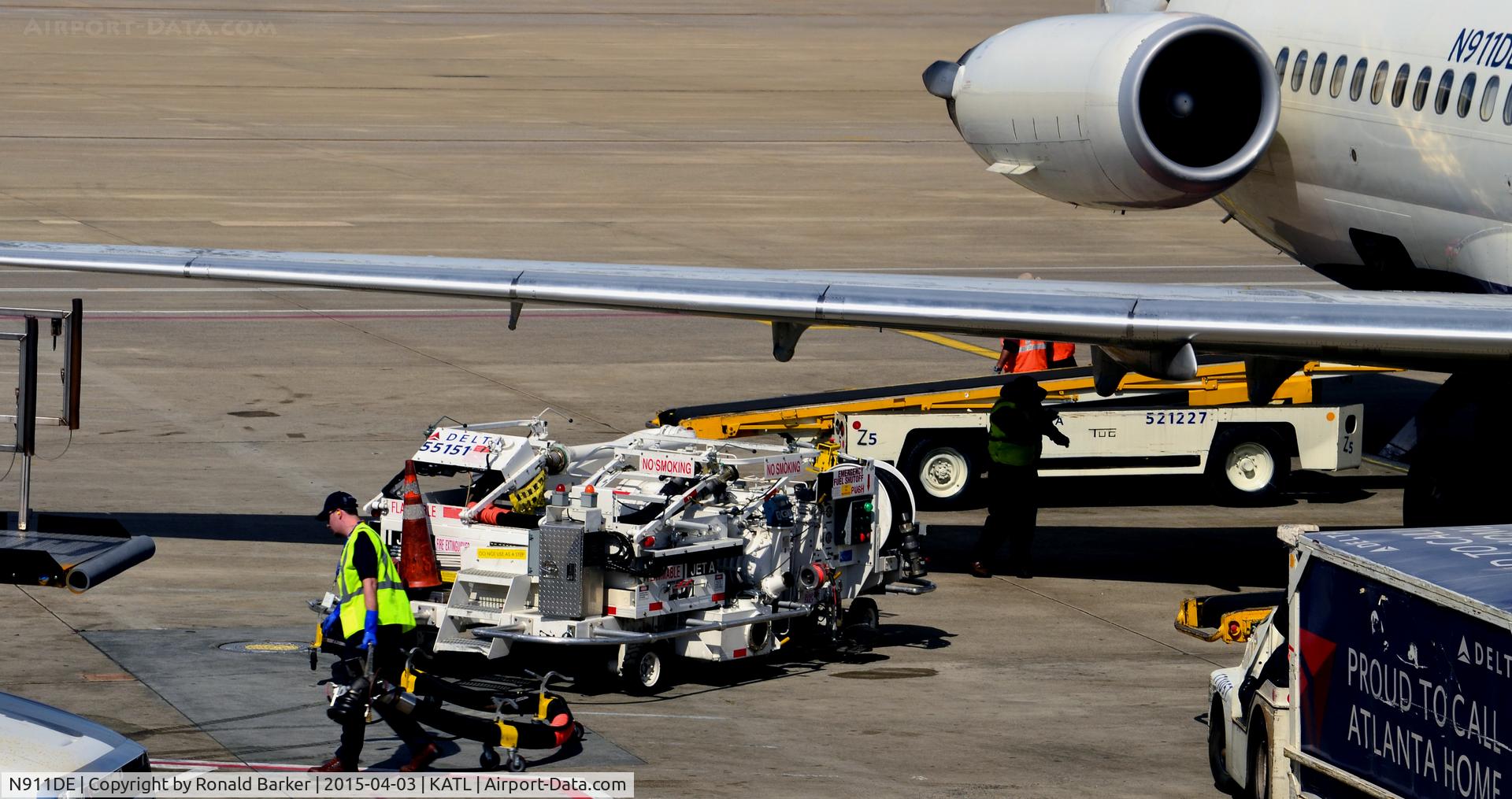 N911DE, 1992 McDonnell Douglas MD-88 C/N 49967, Refueling Atlanta