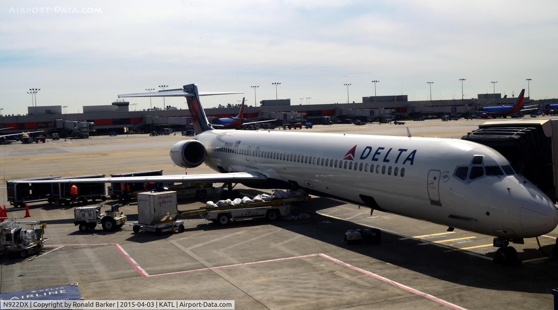 N922DX, 1997 McDonnell Douglas MD-90-30 C/N 53584, At the gate Atlanta
