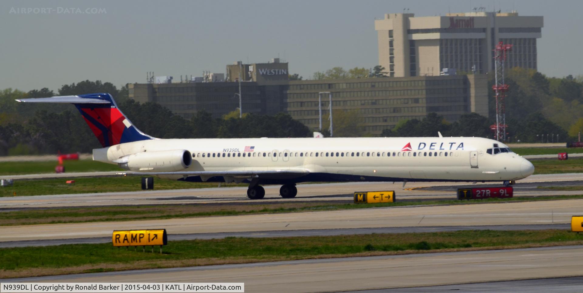 N939DL, 1989 McDonnell Douglas MD-88 C/N 49812, Taxi Atlanta