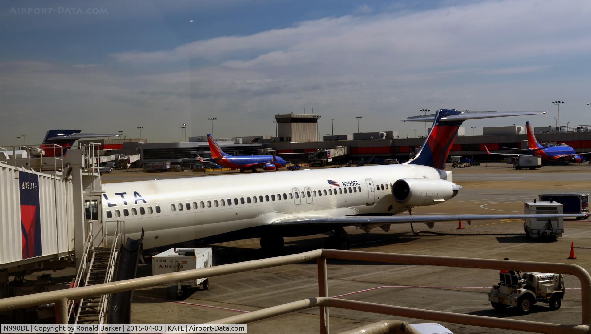N990DL, 1991 McDonnell Douglas MD-88 C/N 53342, At the gate Atlanta