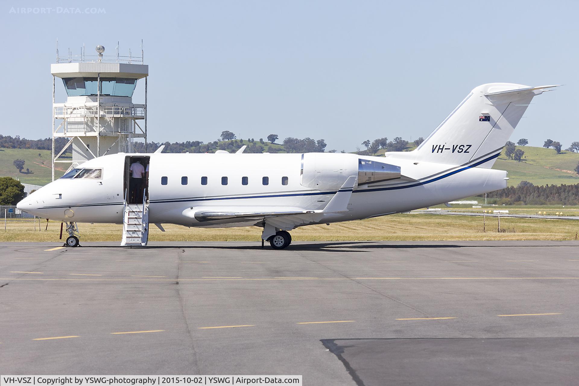 VH-VSZ, 1999 Bombardier Challenger 604 (CL-600-2B16) C/N 5411, Execujet Australia (VH-VSZ) Canadair CL-600-2B16 Challenger 600 at Wagga Wagga Airport.