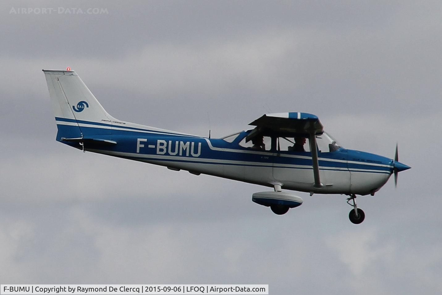 F-BUMU, Reims F172M Skyhawk Skyhawk C/N 1004, Landing at Blois.