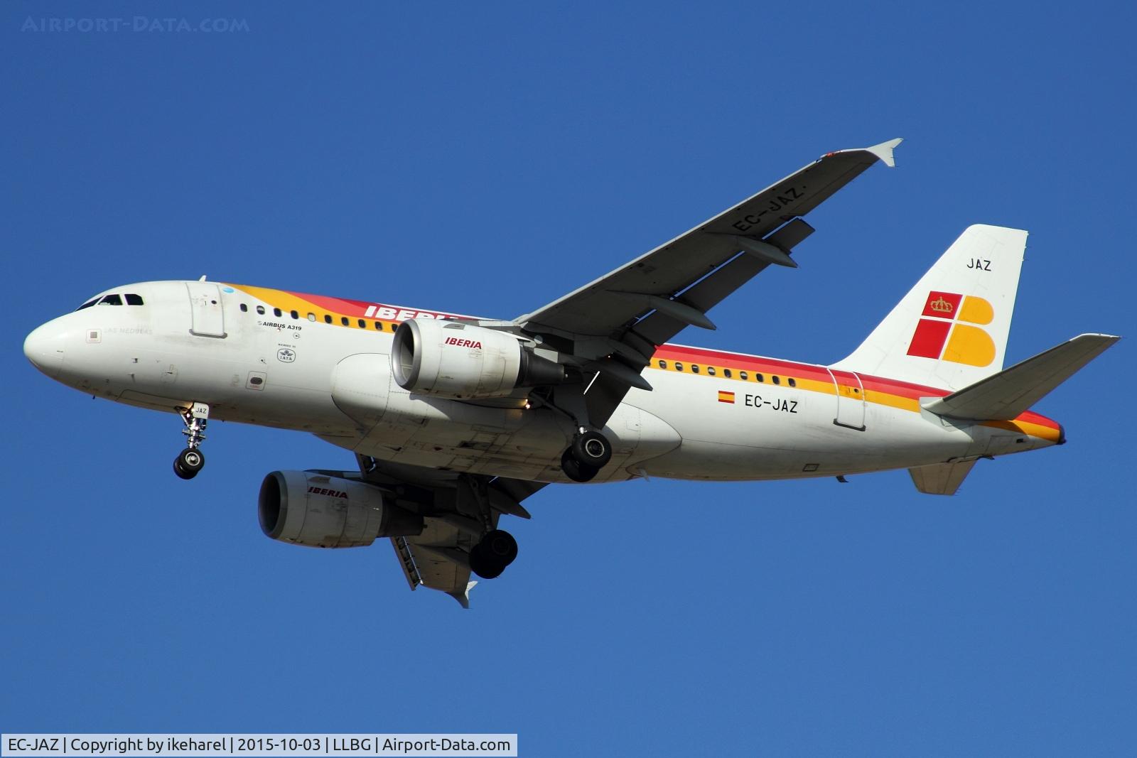 EC-JAZ, 2004 Airbus A319-111 C/N 2264, Flight from Madrid landing on runway 30.
