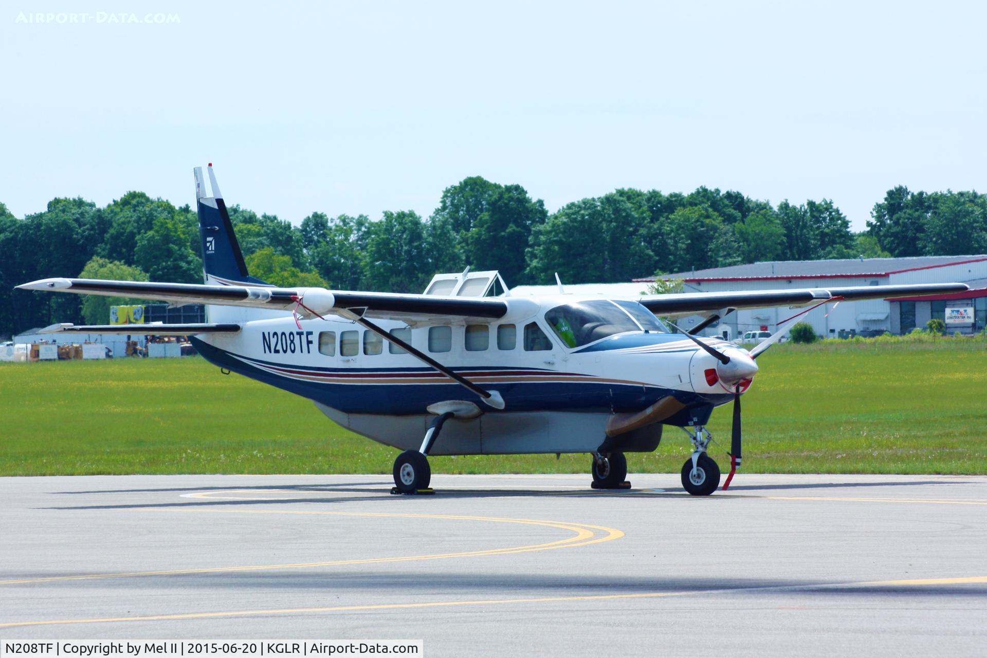 N208TF, 1997 Cessna 208B C/N 208B0592, Parked
