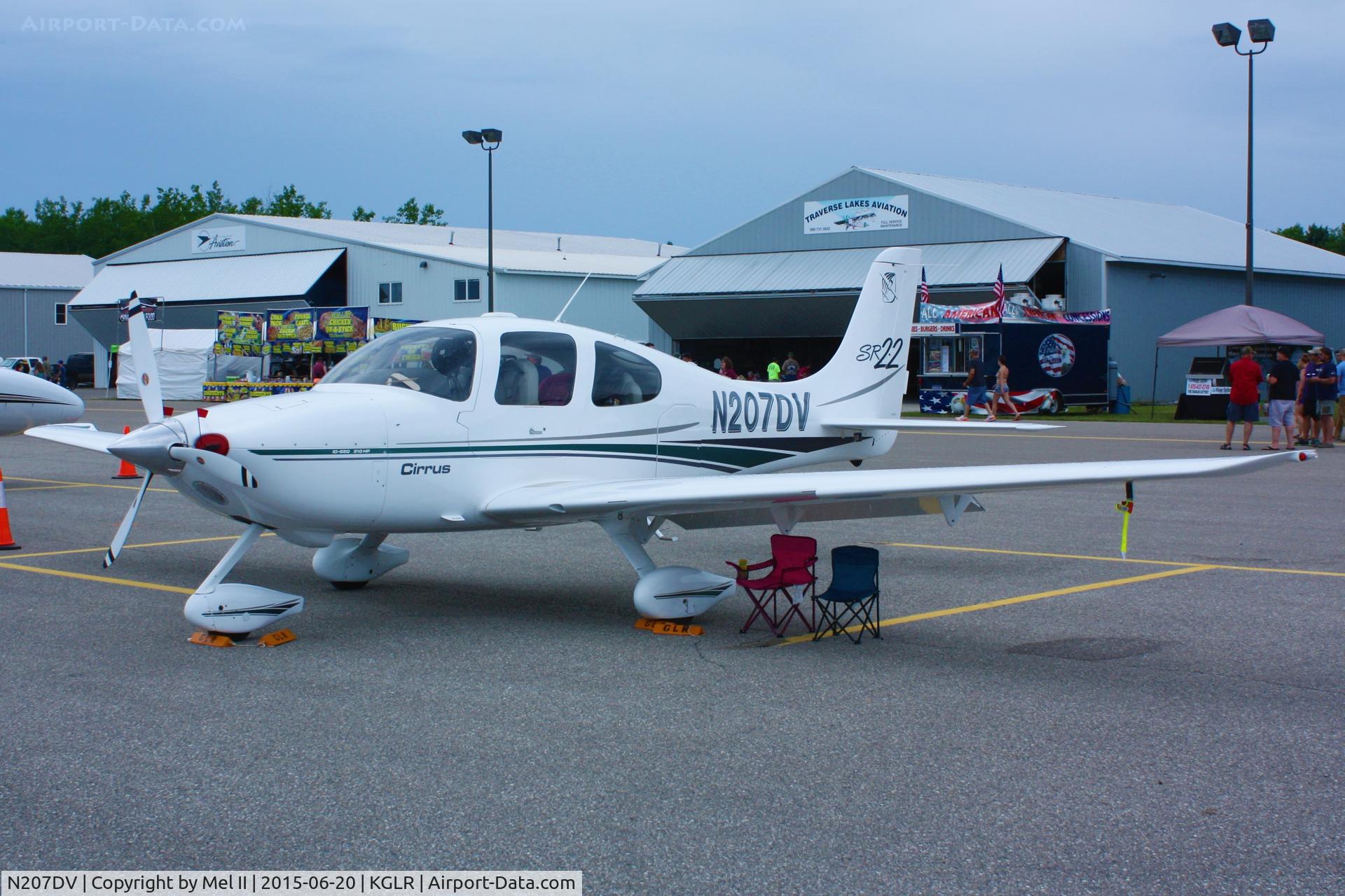 N207DV, 2002 Cirrus SR22 C/N 0183, Parked