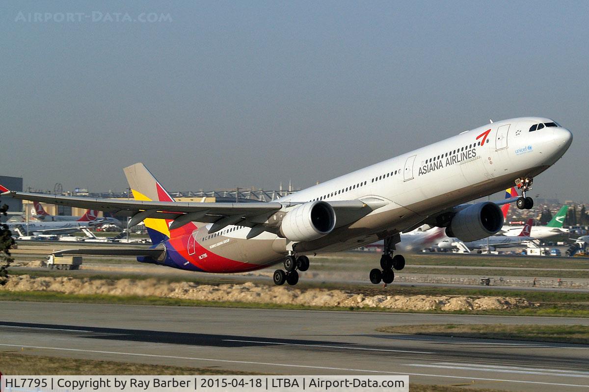 HL7795, 2011 Airbus A330-323X C/N 1211, Airbus A330-323E [1211] (Asiana Airlines) Istanbul-Ataturk~TC 18/04/2015