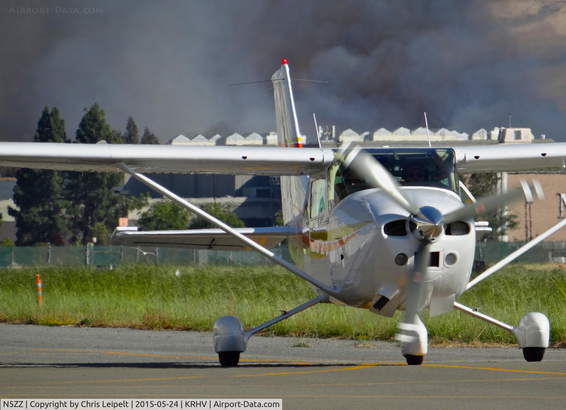 N5ZZ, 1977 Cessna 182Q Skylane C/N 18265840, Locally-based 1977 Cessna 182Q taxing in to its tie down (with huge fire burning south of Eastridge Mall) at Reid Hillview Airport, San Jose, CA.