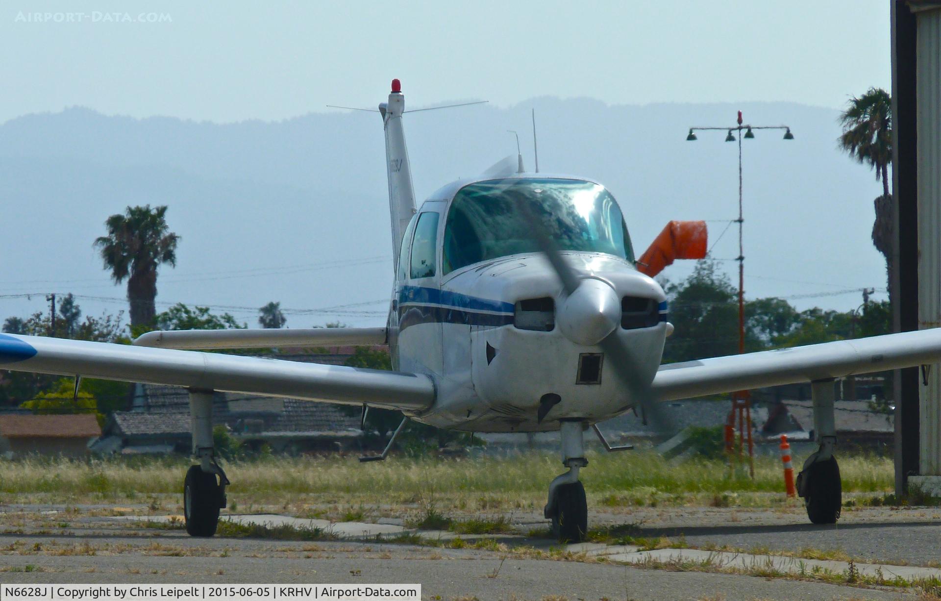 N6628J, 1979 Beech C23 Sundowner 180 C/N M-2182, Locally-based 1979 Beechcraft C23 taxing to its tie down at Reid Hillview Airport, San Jose, CA.
